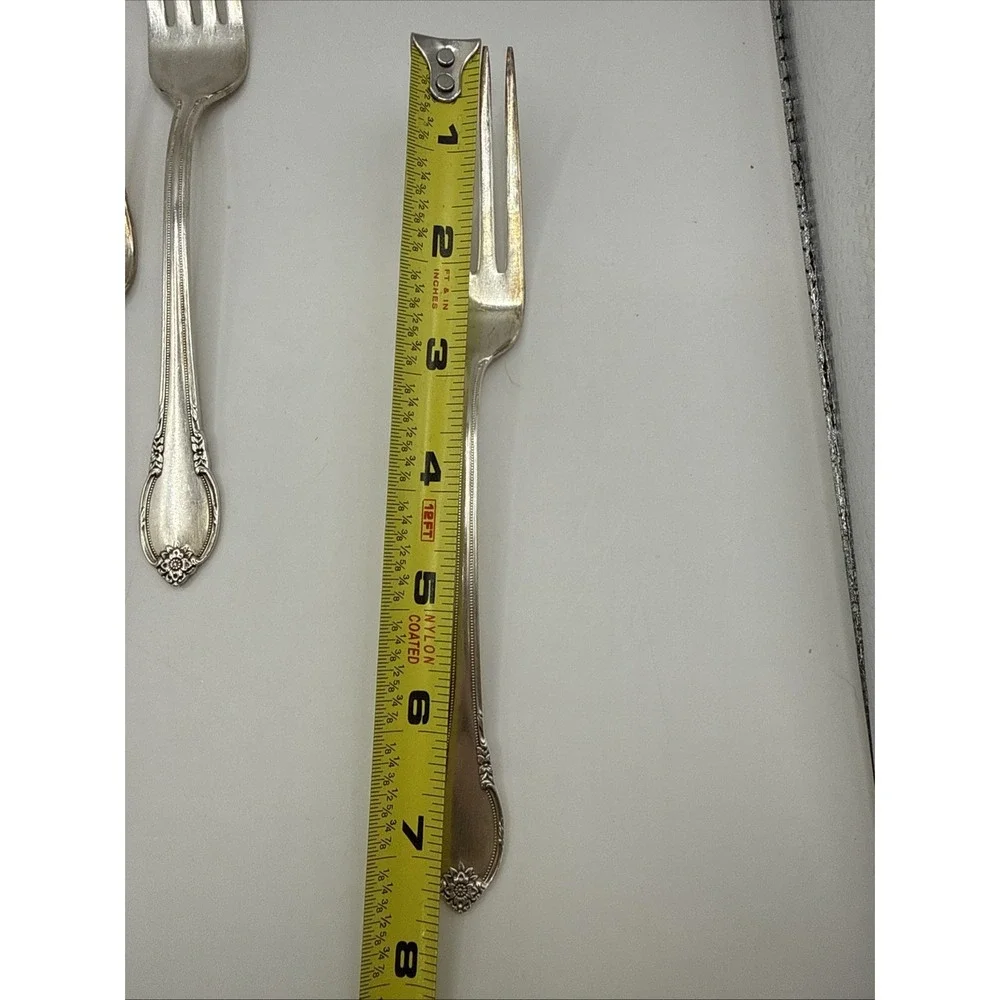 Lot 8 - 1847 Rogers Bros IS Remembrance Dinner Forks 7.5